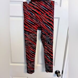 K-DEER, Cropped Black/Red Geometric Leggings, Medium